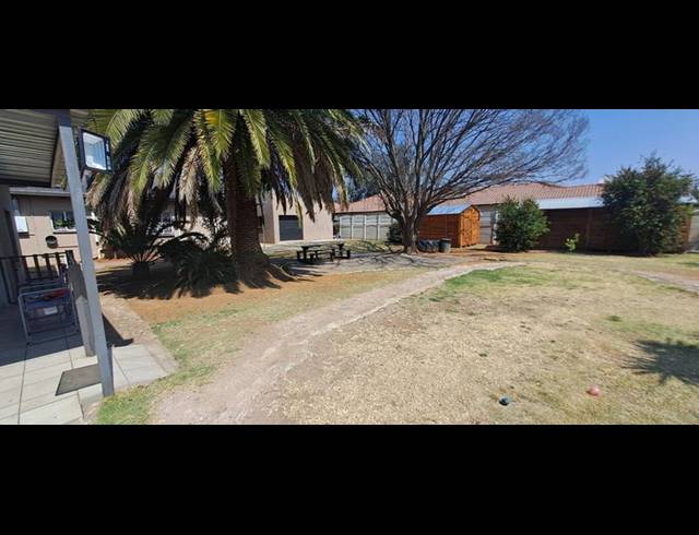 6 BEDROOM HOUSE FOR SALE IN LAMBTON